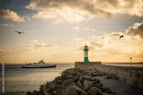 Leuchtturm Sassnitz - Rügen mit Ausflugsschiff