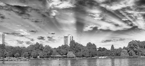 Sunset in London Hyde Park, panoramic view © jovannig