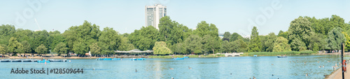Wallpaper Mural LONDON - JUNE 30, 2015: Hyde Park on a beautiful summer day. Lon Torontodigital.ca