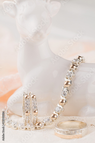 Fotografía Jewelry set of silver and gold bracelet, eaarings and ring