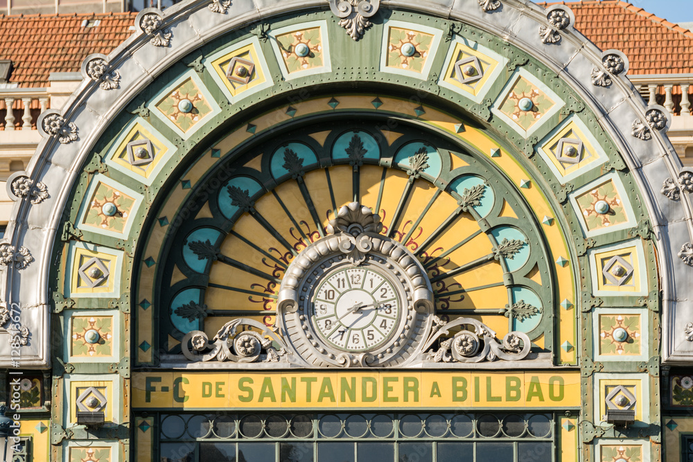 Obraz premium bilbao train station facade