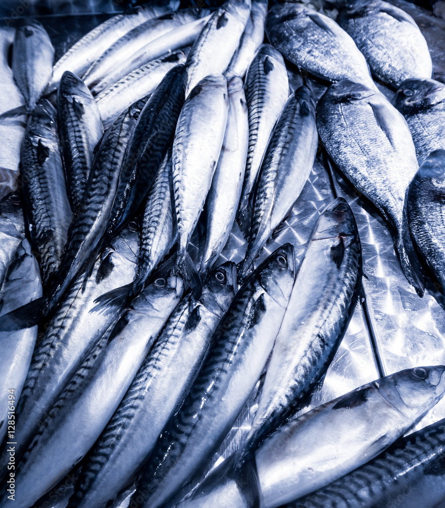 Obraz premium Fresh seafood. Fresh fish in the market