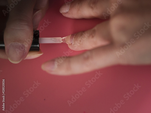 Preparing nails for coloring. 