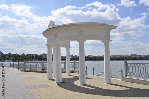 Lake in Ternopil photo