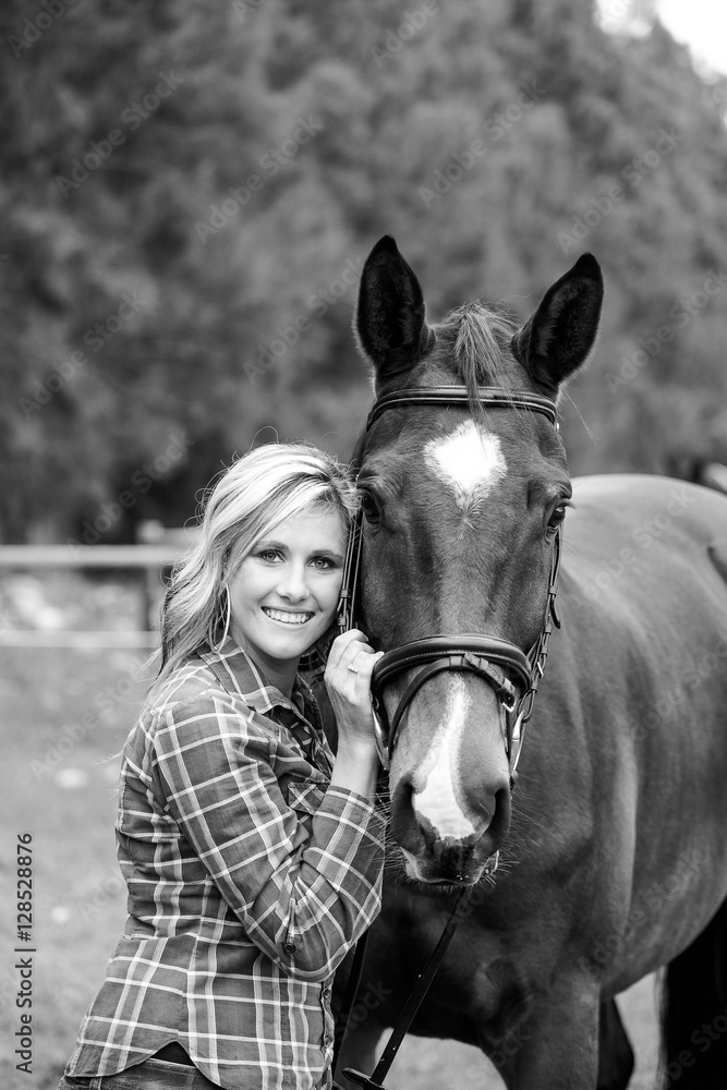Obraz premium Beautiful elegance back woman cowgirl, riding a horse wearing bl