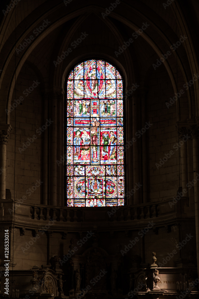 Obraz premium Poitiers, France - September 12, 2016: Interior of the church of St Pierre in Poitiers, France