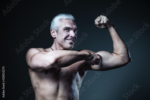 Strong Man Fitness Model showing flexing bicep muscle (Healthy l