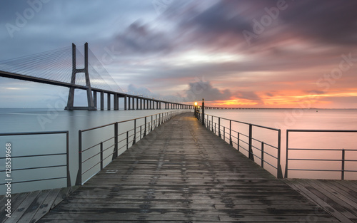 Choose the right way to the goal, 3 ways at the Vasco da Gama Bridge © Henrique Silva