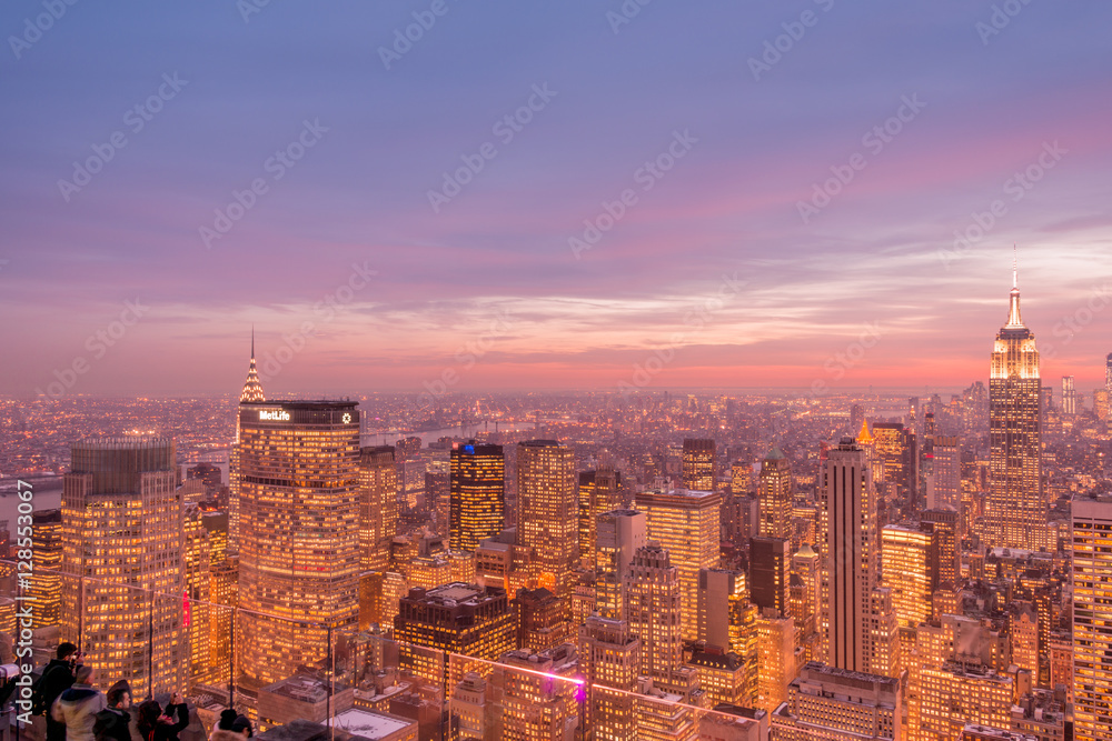 Obraz premium Night view of New York Manhattan during sunset