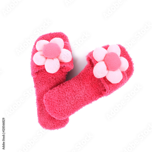 Foto A pair of pink slippers on a white background/top view