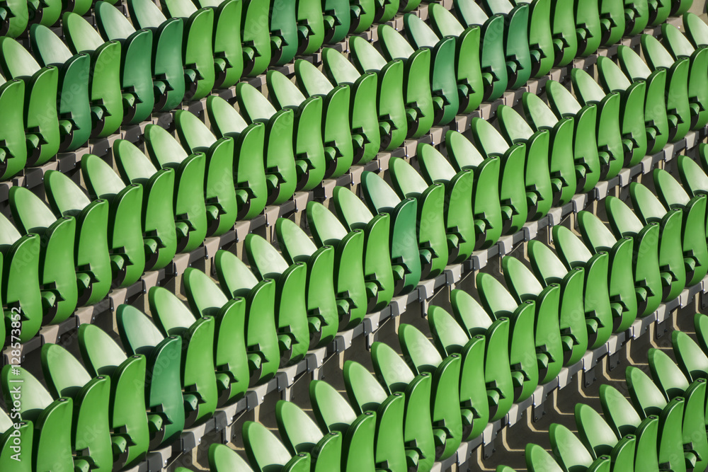 Obraz premium Seating rows in a stadium with weathered chairs