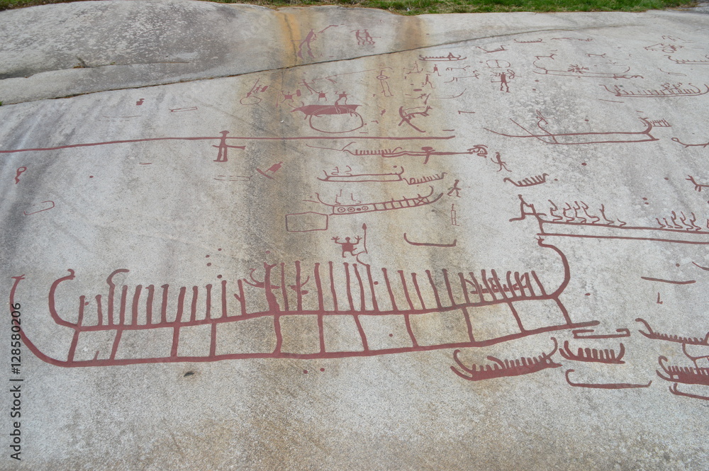 Obraz premium Schiffsdarstellung in Felsen geritzt ca. 3000 Jahre alt an der Westküste Schwedens