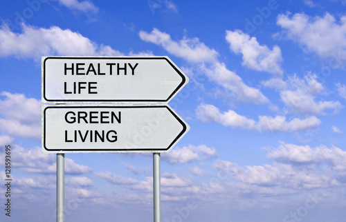 Road signs to healthy life and green living © Dmitry