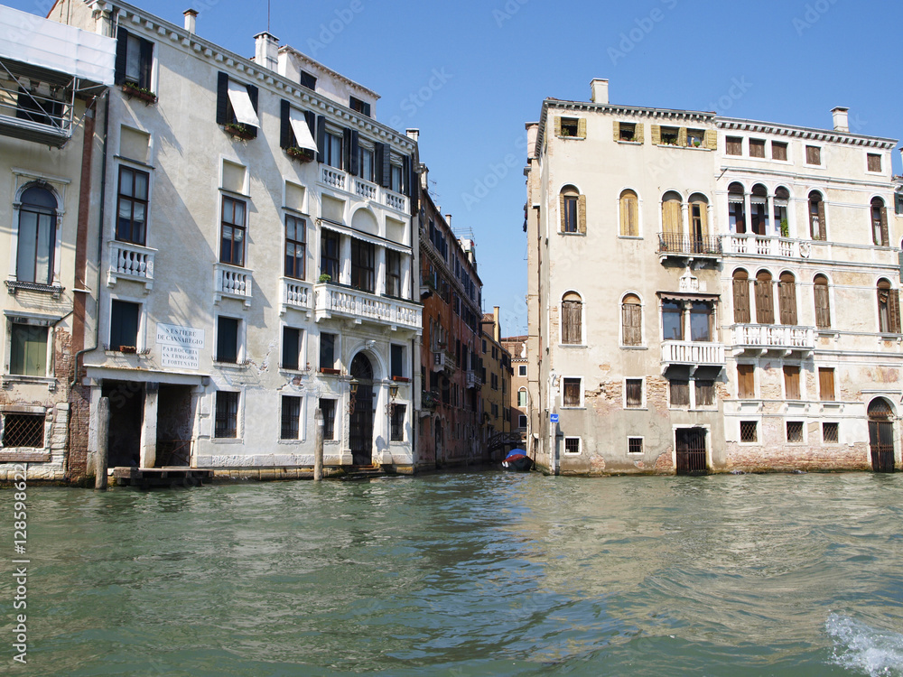 Naklejka premium Landscape of buildings at grand canal of Venice, Italy