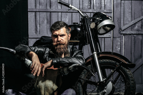 Canvas Print Bearded man hipster biker