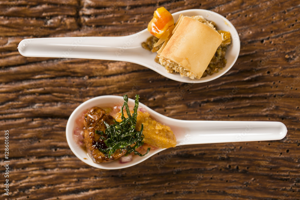 Crunchy with cheese mousse, accompanied with cashew and cashew cashew nuts and Pork mignon with creamy canjiquinha and vinaigrette in a spoon. Taste gastronomy fingerfood Crunchy with cheese mousse, accompanied with cashew and cashew cashew nuts and Pork mignon with creamy canjiquinha and vinaigrette in a spoon. Taste gastronomy fingerfood