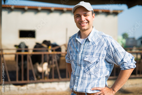 Canvas-taulu Breeder in front of his cows