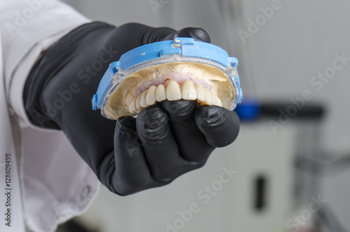 Fotografija Dental technician holding a monolithic zirconia
