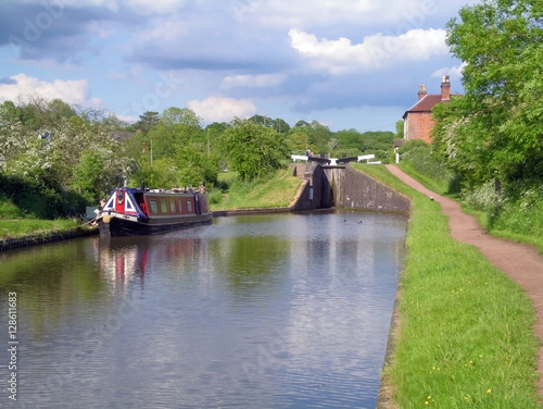 views from the towpath worcester and birmingham canal worestersh photo