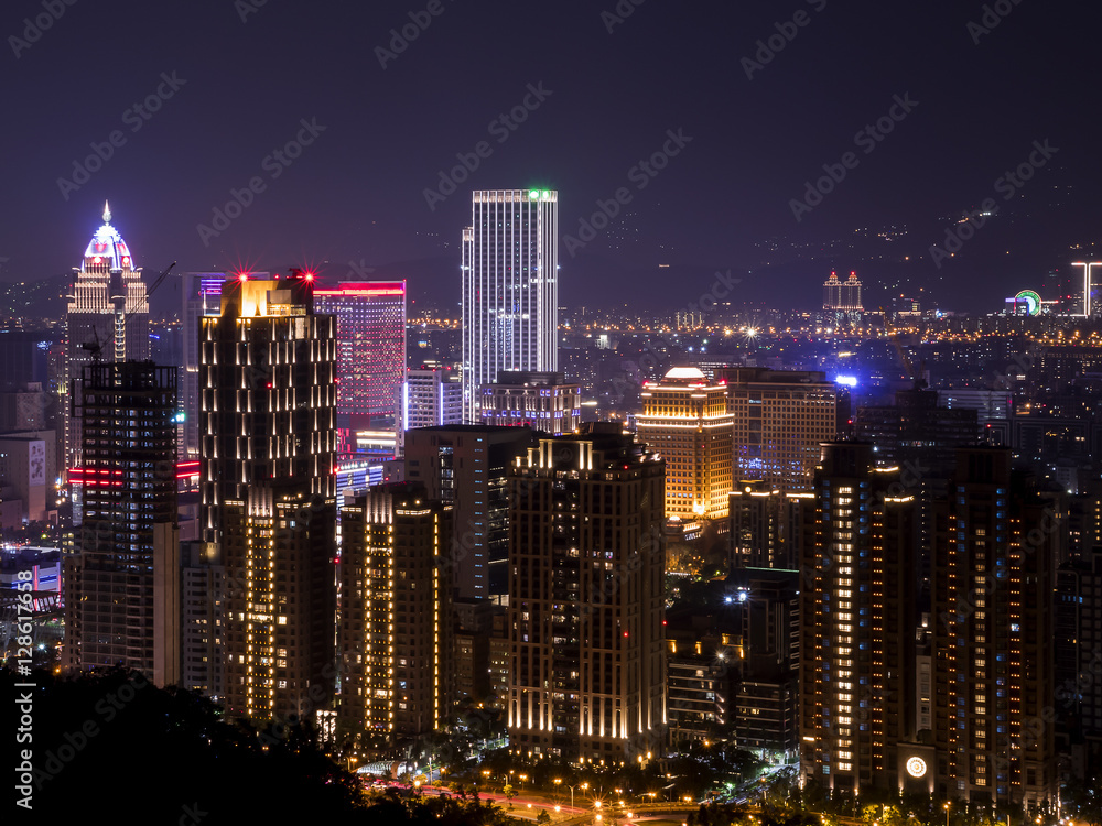 Fototapeta premium Cityscape nightlife view of Taipei 8