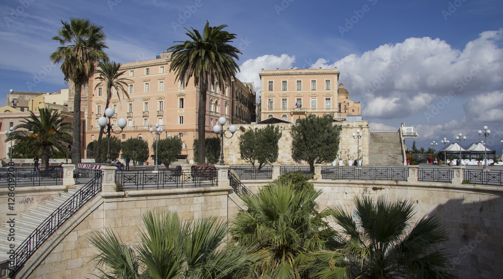 Cagliari: panorama della piazza del Bastione di Saint Remy, all'interno del quartiere Castello - Sardegna