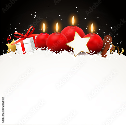 Vierter Advent - Grußkarte mit Kerzen und Weihnachtsdeko im Schnee, Vorlage 