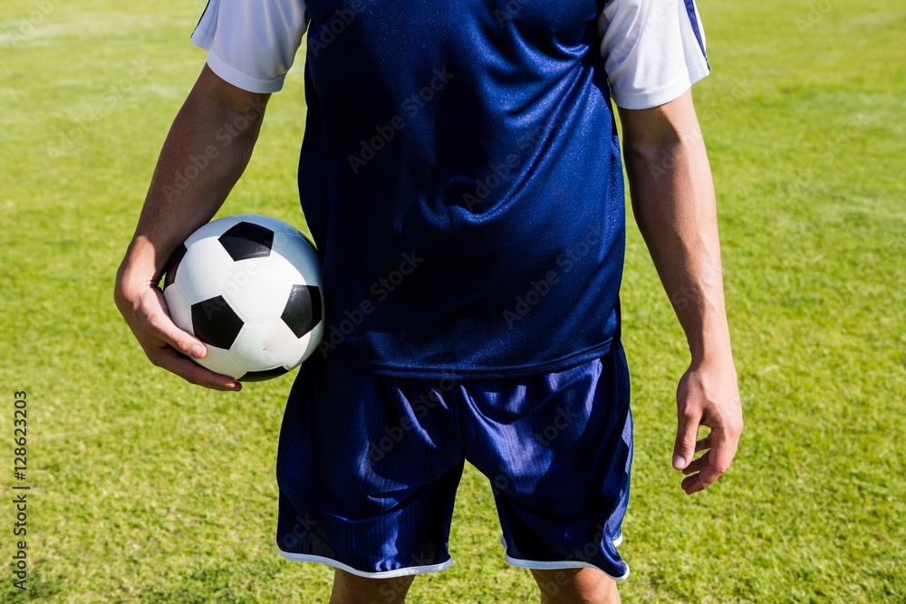 Obraz premium Soccer player standing with a ball