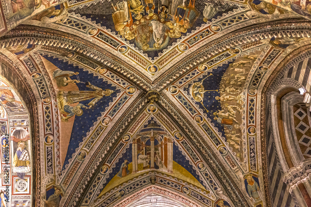Obraz premium details of the battistero di san Giovanni, Siena, Italy
