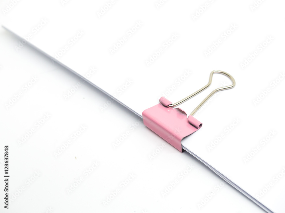 Naklejka premium Pink paperclip attached on white paper isolated