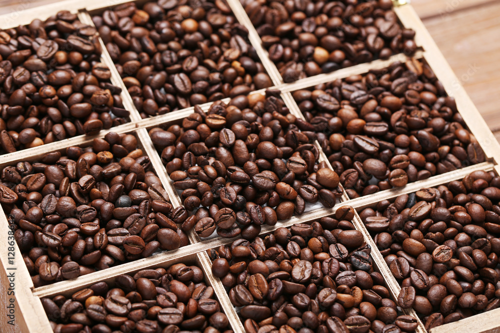 Fototapeta premium Roasted coffee beans in wooden basket