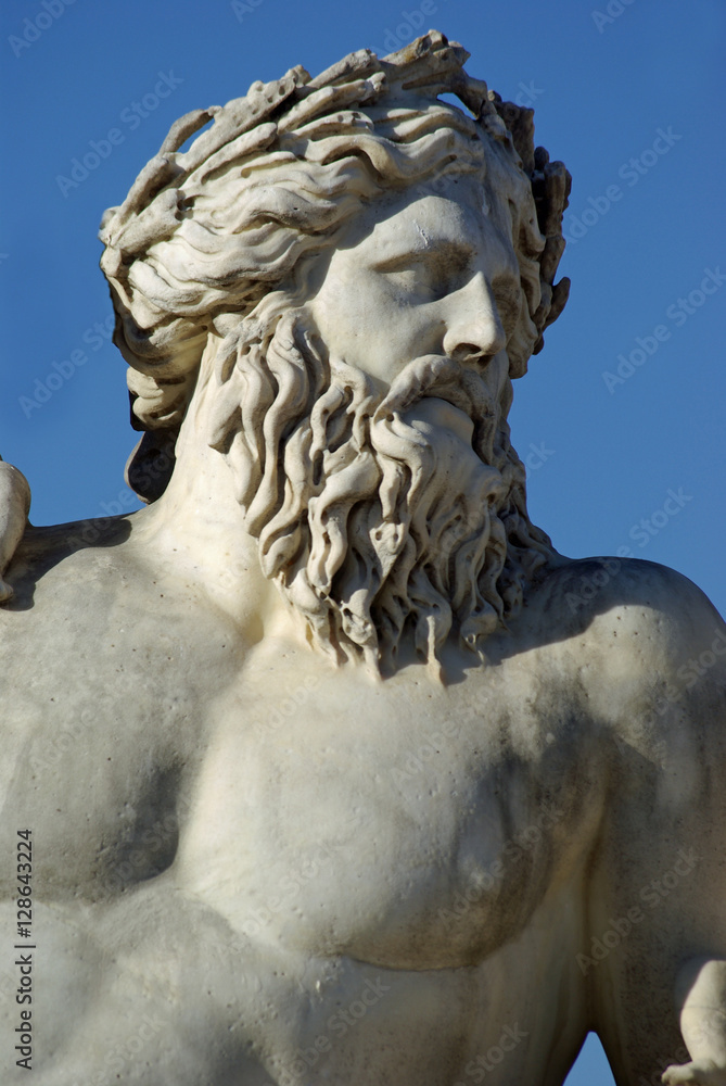 Naklejka premium Statue au Jardin des Tuileries à Paris, France