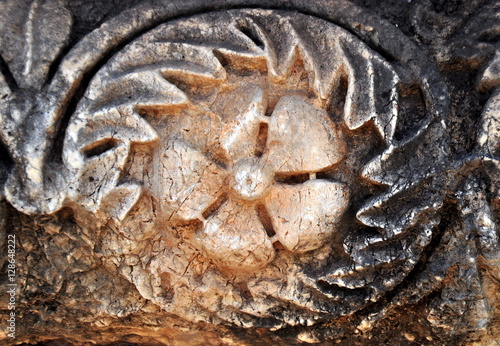Antikes Ornament in Kapernaum am Nordufer des Sees Genezareth photo
