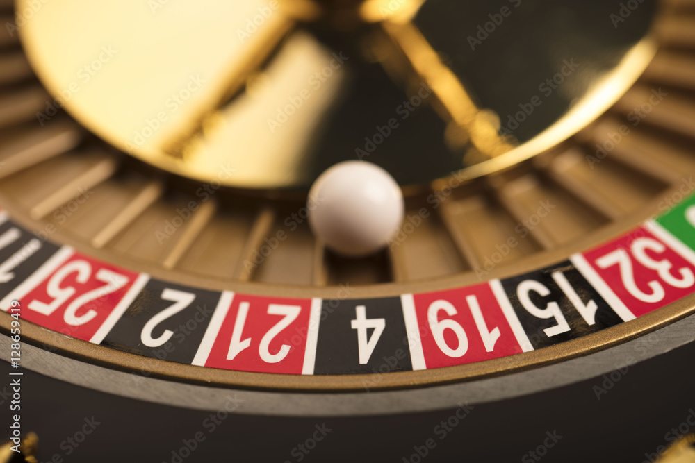 Obraz premium Casino theme. Golden roulette wheel closeup.