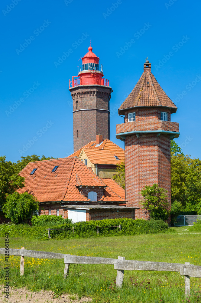 Leuchtturm Dahmeshöved und Marinebeobachtungsturm bei Dahme Leuchtturm Dahmeshöved und Marinebeobachtungsturm bei Dahme