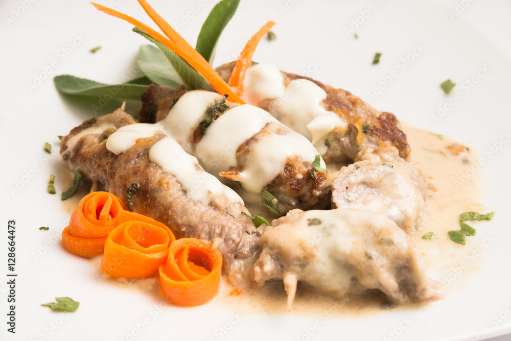 Involtini di manzo con formaggio e pancetta Involtini di manzo con formaggio e pancetta