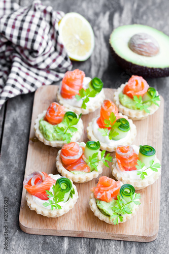 tartlets with cream cheese and smoked salmon