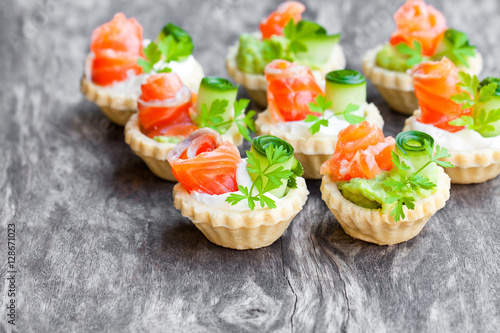 Canvastavla tartlets  with cream cheese and smoked salmon