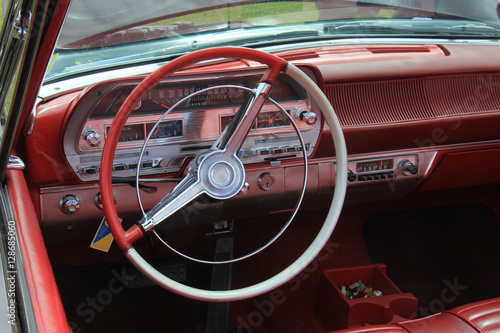 Vintage car dashboard © Studio Porto Sabbia
