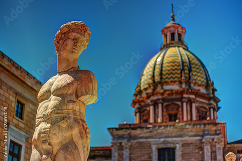Tableau sur toile Beautiful sculpture of the famous fountain of shame on baroque Piazza Pretoria,