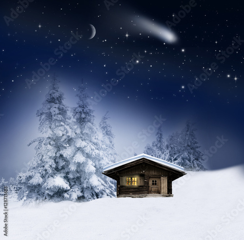 Weihnachtshütte im Schnee