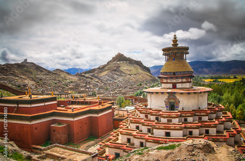 Obraz na płótnie Buddhist Kumbum chorten in Gyantse w salonie