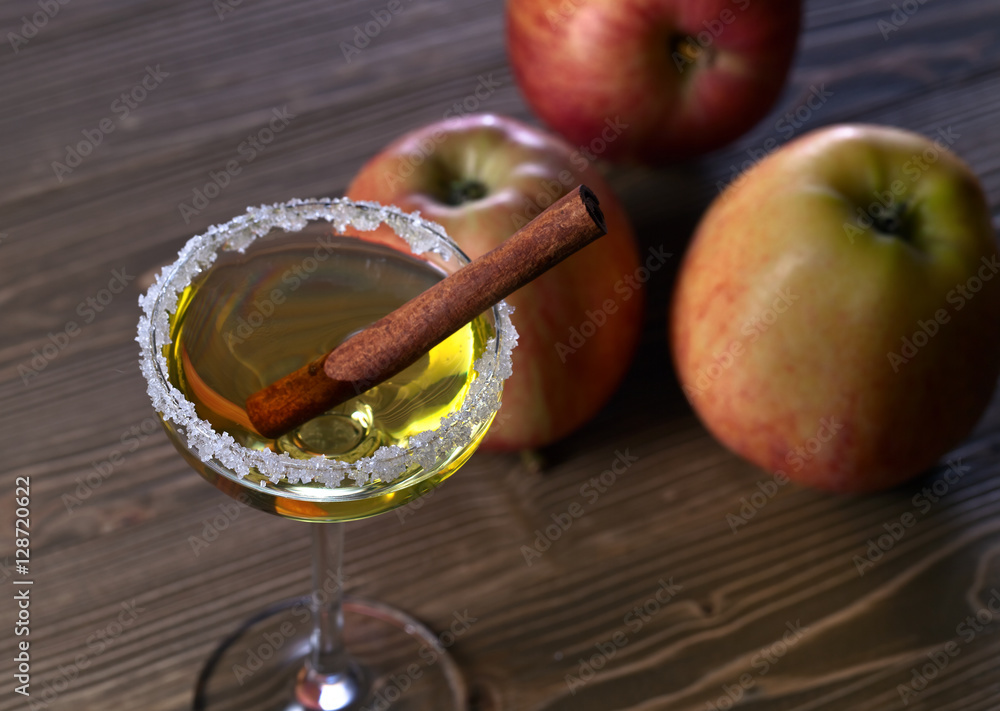 sweet liquor with apple and cinnamon sweet liquor with apple and cinnamon