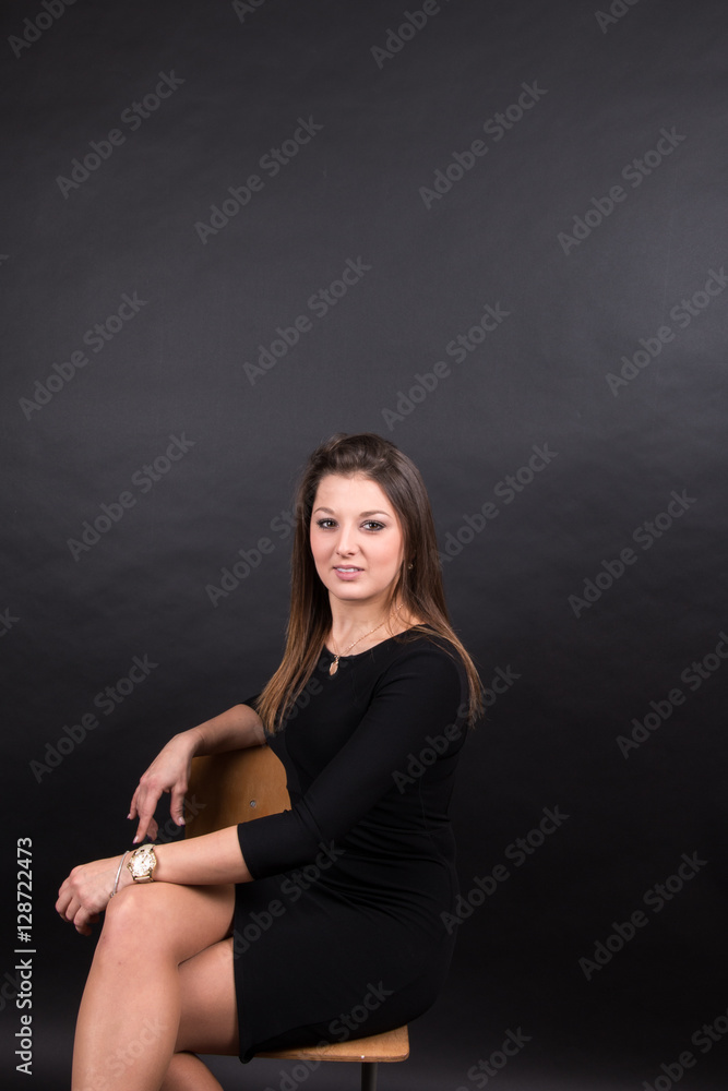 Junge Frau posing im Fotostudio
Junge Frau posing im Fotostudio