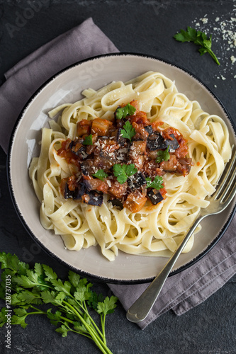 Cuadro en lienzo pasta linguine with eggplant