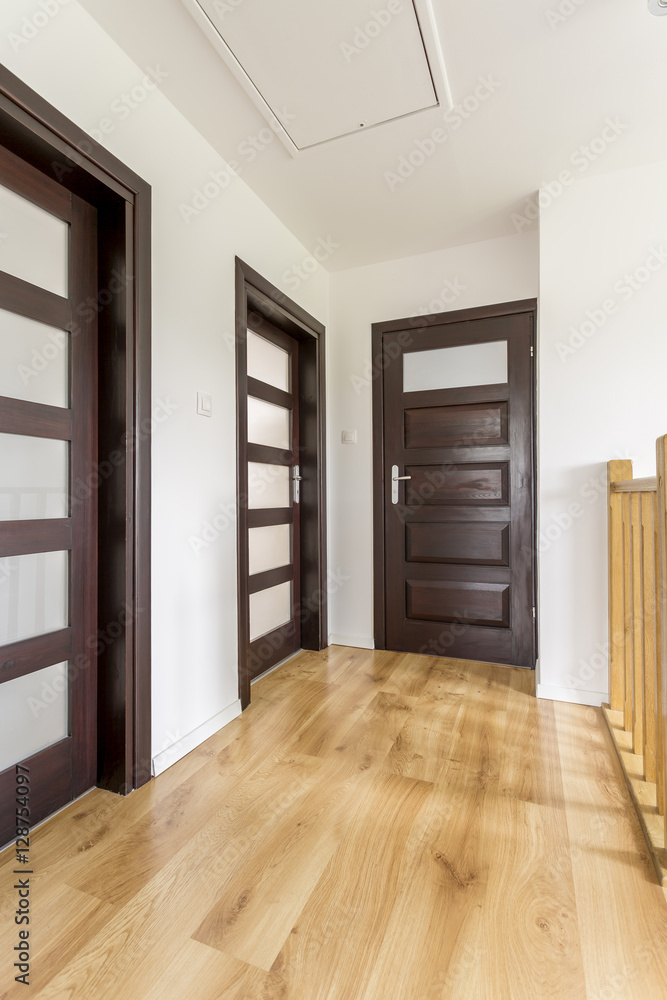 Obraz premium Corridor with wooden doors
