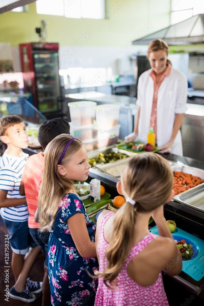 Fototapeta premium Cooker serving children