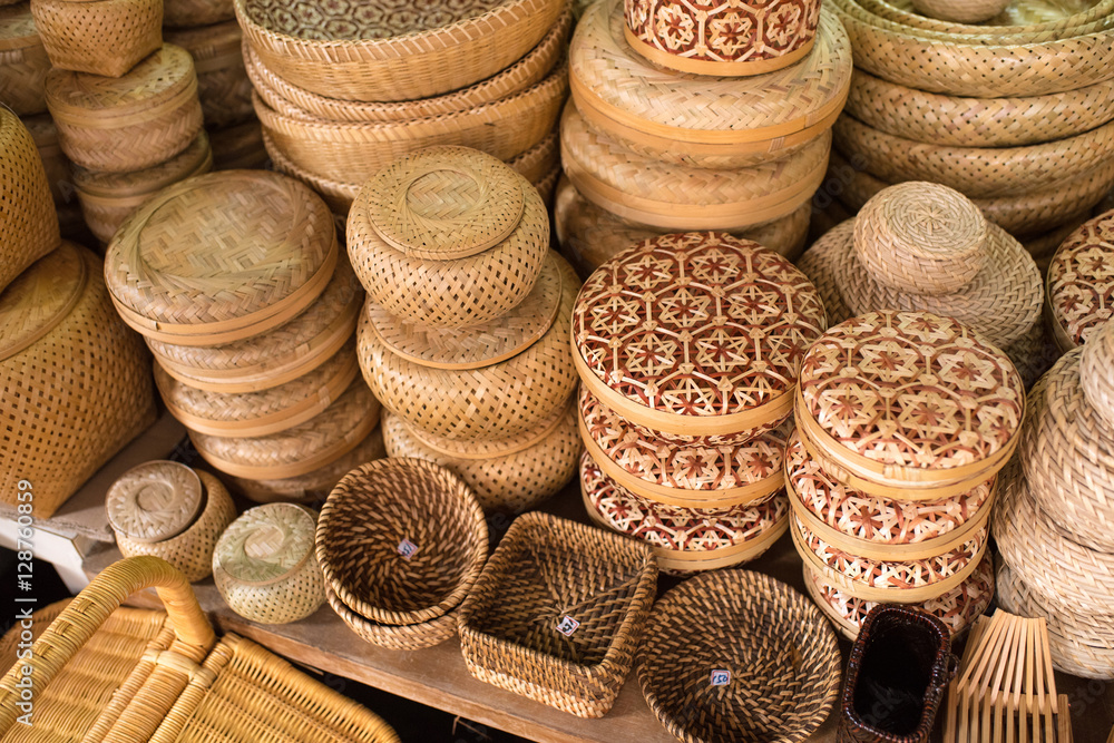 Asian woven bamboo and wicker baskets for sale 台北・迪化街の雑貨店 かご細工 Asian woven bamboo and wicker baskets for sale 台北・迪化街の雑貨店 かご細工