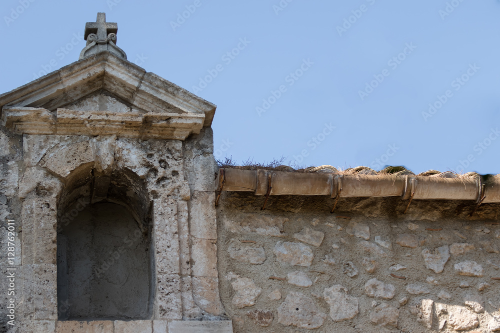Il campanile vuoto della chiesa sconsacrata Il campanile vuoto della chiesa sconsacrata