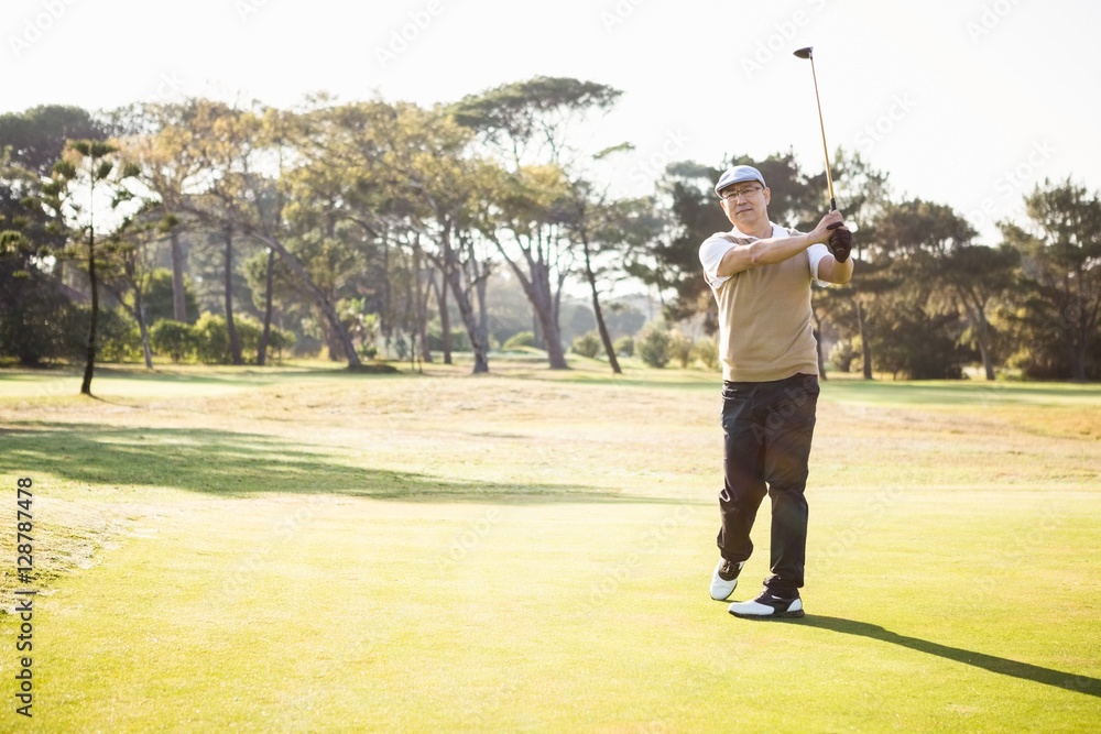 Obraz premium Sportsman playing golf