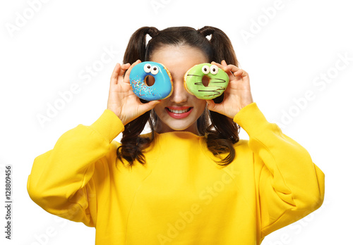 Funny young woman with tast...